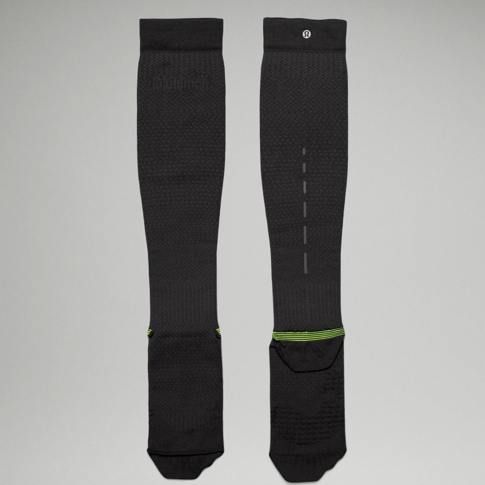 Lululemon Men’s MicroPillow™ light cushioning running socks